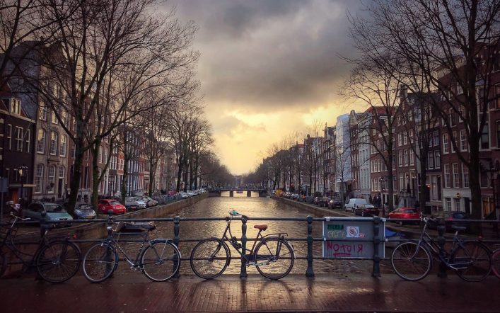 Syntinen ja avoin Amsterdam
